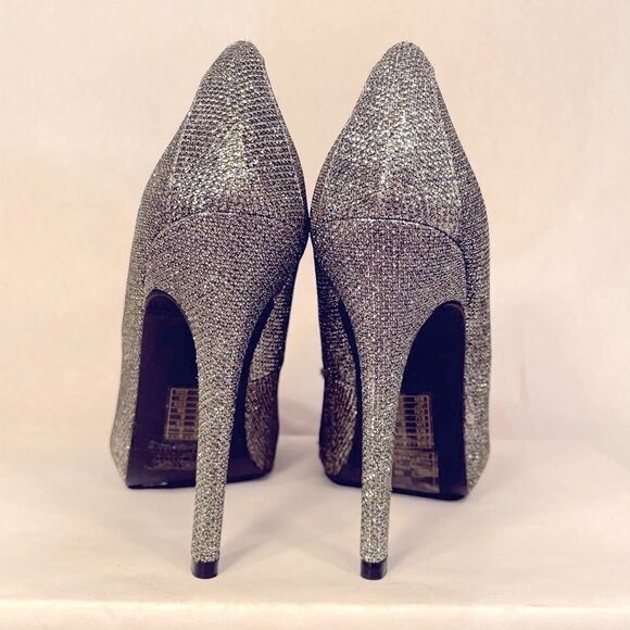 SILVER OPEN TOE SHOES WITH BOW AND 5” HEELS NEVER WORN SIZE 8 - Picture 2 of 5